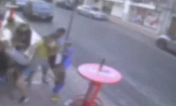 Rissa in strada con i bastoni e lancio di bottiglie: cinque arresti a Gela - VIDEO