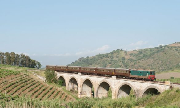 Tornano nel fine settimana i treni storici in Sicilia: debutta il percorso del Barocco