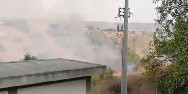 Vittoria, un vasto incendio nella Valle dell'Ippari minaccia l'ospedale