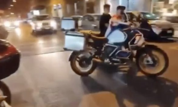 Furto di una moto sventato con la diretta social, due ragazzini in fuga a Palermo