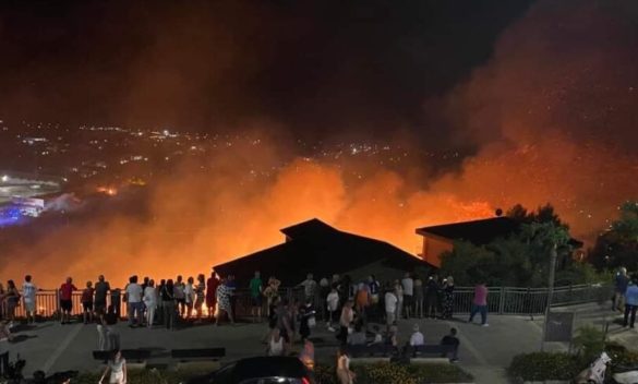 Notte di fuoco e paura a Campofelice di Roccella: «Cinque ore nell'inferno»