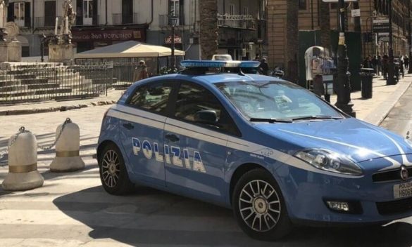 Palermo, la polizia blocca un furto con vetrina spaccata: due arrestati