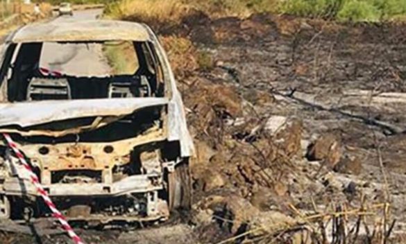 Pantelleria, la loro auto va in fiamme mentre tornano a casa: salve madre e figlia