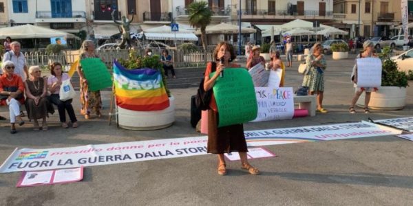 Lo stupro a Palermo, protesta a Mondello per dire no alla violenza