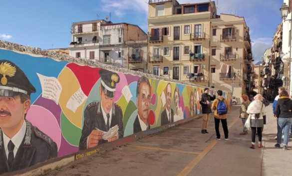 Palermo, con Addiopizzo i turisti sbarcano dalla nave da crociera e fanno il tour antimafia