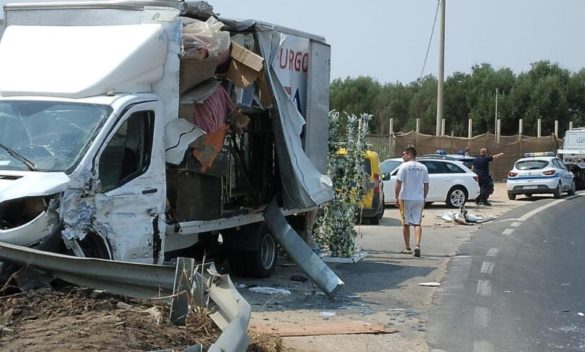 Incidente sulla statale Vittoria-Gela: camion distrutto, un ferito