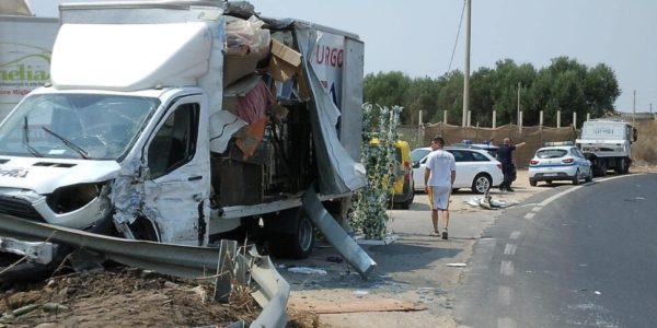 Incidente sulla statale Vittoria-Gela: camion distrutto, un ferito