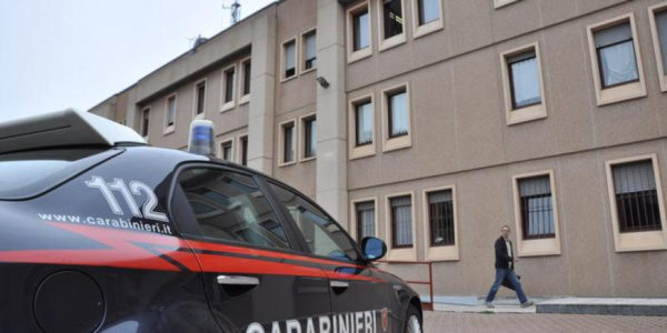 Vittoria, nascondeva una pistola giocattolo nella trousse: arrestato