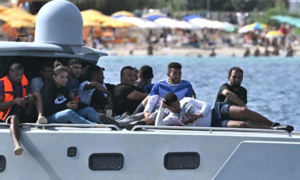Lampedusa, arrivati altri 185 migranti: quattro i barchini accompagnati sull'isola
