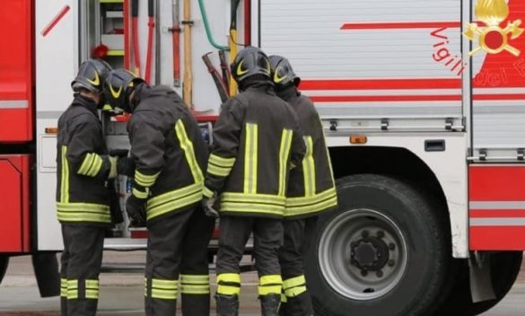 Incendio a Ribera, auto di una 59enne a fuoco: trovata bottiglietta con liquido infiammabile