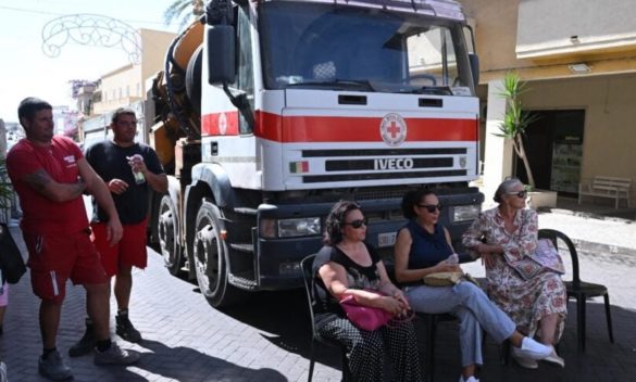 Il questore di Agrigento: «Le tende servono per i poliziotti e non per i migranti»