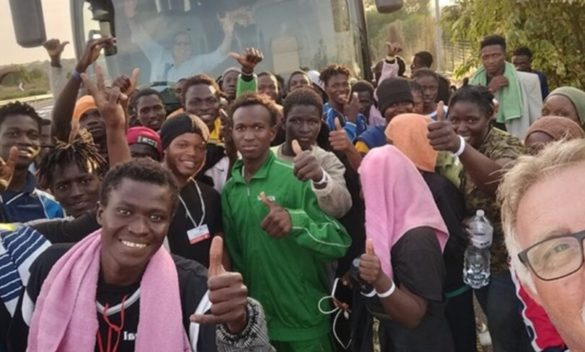 Migranti, trenta pullman dell'Ast per i trasferimenti dalla Sicilia