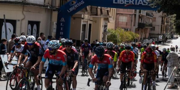 Ciclismo, folla di concorrenti a  Cinisi per il  Trofeo Libertas Contrada San Giovanni