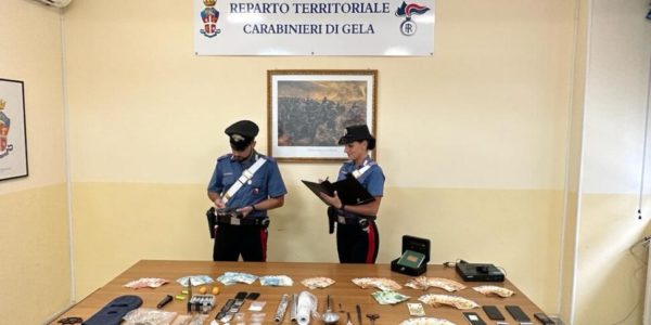 Market dello spaccio in una casa di Gela, arrestato un 23enne pregiudicato