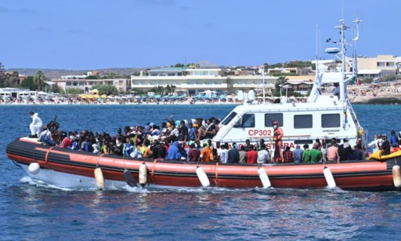 Lampedusa, nuovo sbarco: 33 tunisini sono arrivati al molo Favaloro