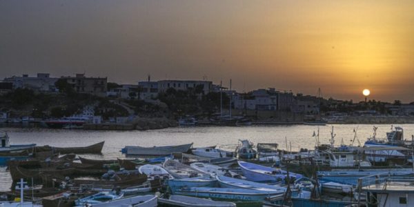 Si smonta il cimitero dei barchini di Lampedusa: tre rimorchi carichi sono arrivati a Porto Empedocle