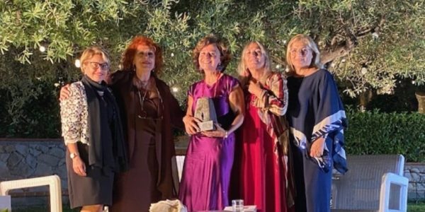 Letojanni, il premio Tela di Penelope a Laura Anello per «Le Vie dei Tesori»