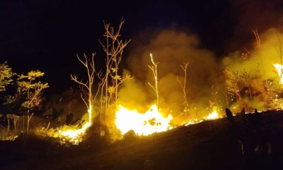 Lipari, incendio a Quattropani: lambite alcune abitazioni