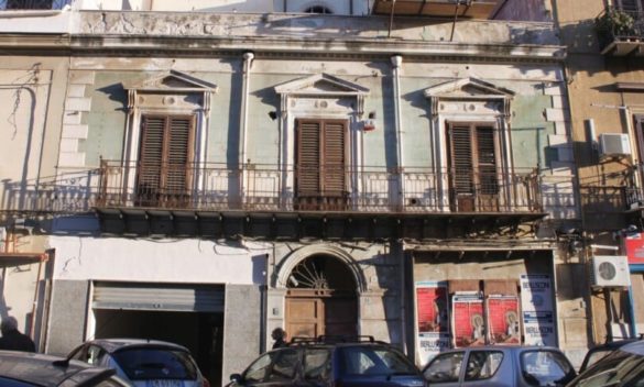 Palermo, l'aggressione alla troupe di Rete 4 in via Montalbo: nelle immagini delle telecamere si vedrebbero i volti degli autori