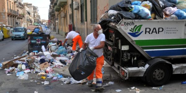 Palermo, il concorso per 306 operatori ecologici: si attende il via libera del Comune