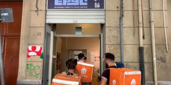 A Palermo nasce la "casa per i rider": potranno riposare e ricaricare il cellulare