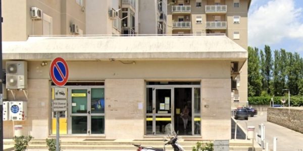 Palermo, due ladri fanno esplodere un altro sportello bancomat: è quello delle Poste di corso Calatafimi