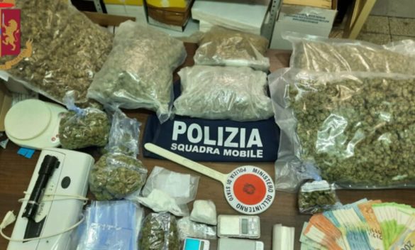 Sei chili di marijuana a casa, uno nel congelatore: arrestato a Catania