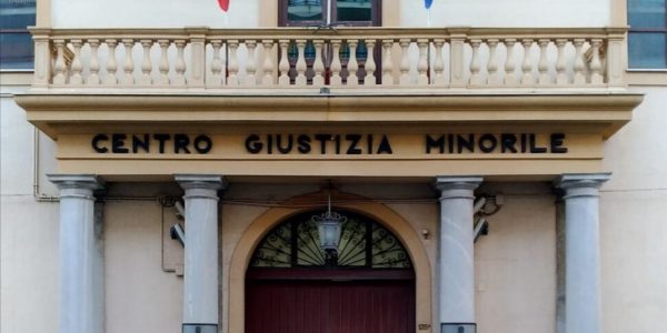 Palermo, due minorenni chiedono soldi in cambio dello scooter rubato: arrestati