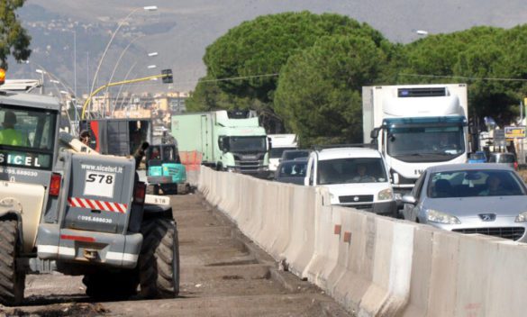 Palermo, scontro tra due auto in viale Regione Siciliana: due feriti, lunghe code in corso Calatafimi