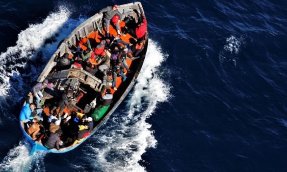 Peschereccio con almeno 200 migranti soccorso al largo di Lampedusa