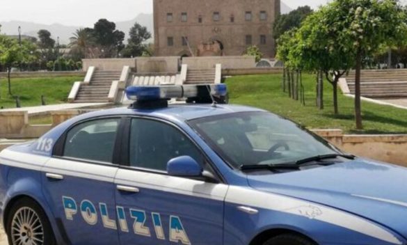 Palermo, vedono i poliziotti e fuggono: inseguiti e arrestati