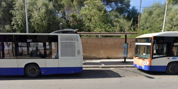 Palermo, l'autista dell'Amat difende una passeggera disabile e il branco di ragazzini lo aggredisce con pugni e sputi