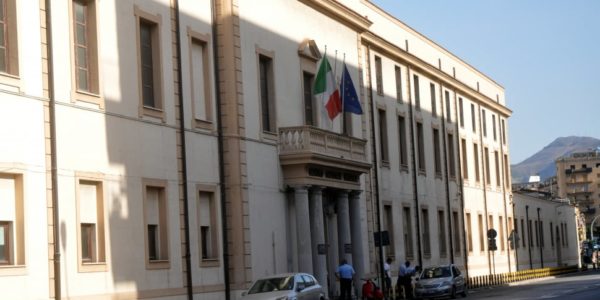 Palermo, storia d'amore fra adolescenti compromessa dalla Blue Whale: lui finisce sotto processo a 15 anni