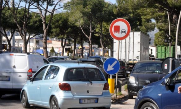Palermo prigioniera del traffico tra lavori e incidenti: da viale Regione a via Crispi auto in trappola