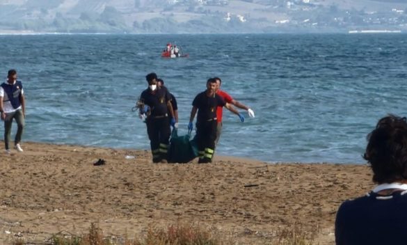 Il tragico sbarco a Selinunte, il racconto di un migrante: «Ho visto 15 corpi galleggiare»