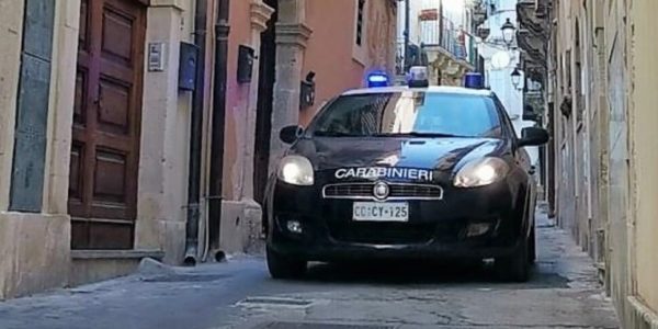 Provano a rubare in un ristorante a Siracusa, arrestati due uomini e due donne