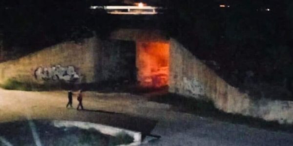 Villabate, incendiato un sottopassaggio usato come dimora da un clochard