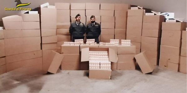 Palermo, sequestrati 1.200 kg di sigarette di contrabbando: arrestata una donna