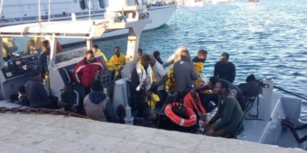 Naufragio a Lampedusa, bimba di 2 anni muore dopo essere stata soccorsa