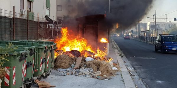 Rifiuti in fiamme nel Siracusano, denunciato un sessantenne