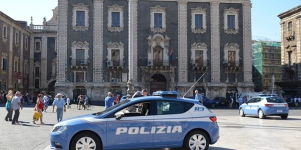 Catania, un ragazzino alla guida di uno scooter rubato: denunciata la madre