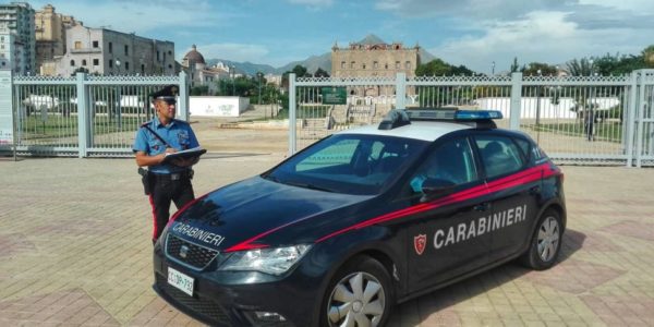 Palermo, ventenne fermato mentre spaccia alla Zisa