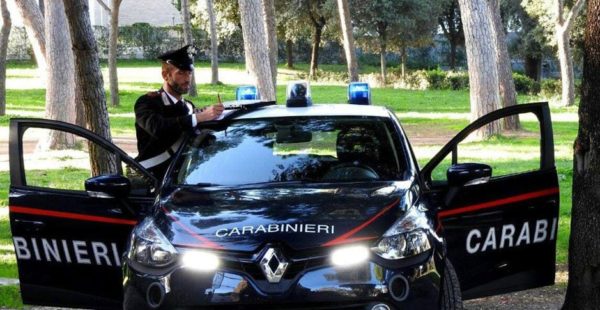 Salaparuta, non si ferma all'alt e spara ai carabinieri con una pistola modificata