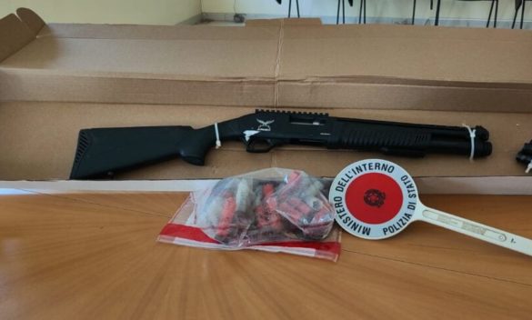 Palermo, allo Zen 2 trovato un fucile a pompa con le munizioni a casa di un giovane: arrestato