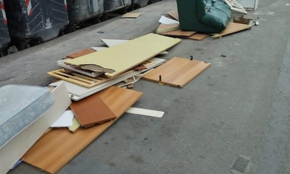 Abbandonano rifiuti a Catania, 11 denunce e sequestri di mezzi