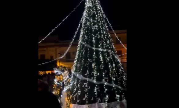 Balestrate, buio in piazza Duomo prima di accendere l’albero di Natale: due signore cadono e finiscono in ospedale