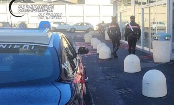 Catania, evade dai domiciliari e borseggia una signora: bloccato dai carabinieri