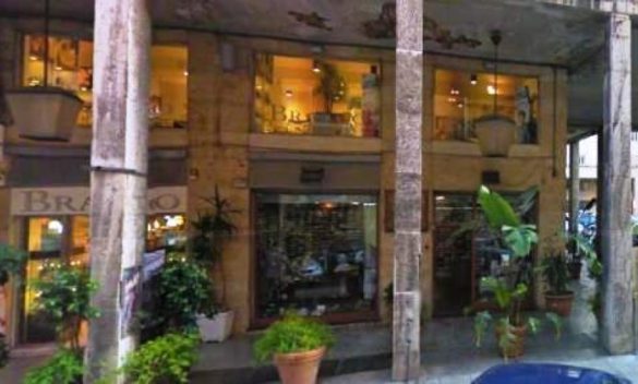Palermo, rubati gli addobbi natalizi dalle vetrine di due negozi