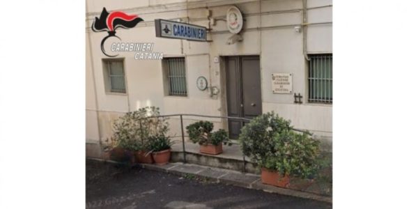 Aci Catena, marijuana e denaro falso in un panificio, arrestati padre e figlio