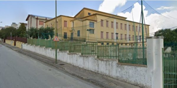 Menfi, raid al liceo scientifico Archimede: rubato l'incasso del distributore automatico di bevande